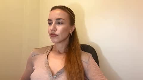 Snapshot of nyxelia_ chatting on 10-27-25, 08:29 Anastasia online show from 10-27-25, 08:29