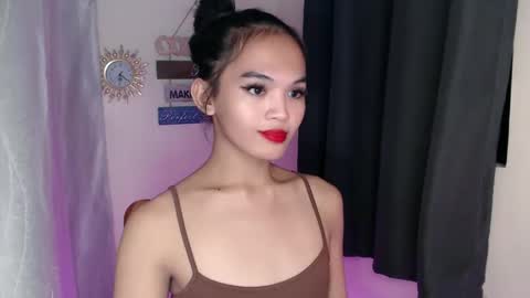 ITS ME NYXIEE online show from 11-18-25, 08:24