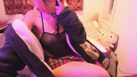 Snapshot of nyxiia chatting on 11-26-25, 01:50 Scarlett online show from 11-26-25, 01:50