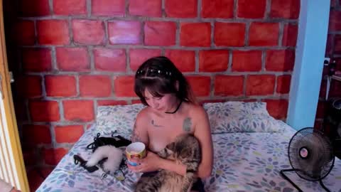 Snapshot of nyxiia chatting on 12-19-25, 06:04 Scarlett online show from 12-19-25, 06:04