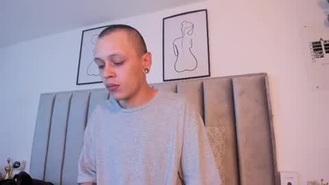 Sara Help me reach 1000 followers online show from 05-02-26, 11:59