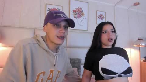 Sara Help me reach 1000 followers online show from 05-06-26, 03:13