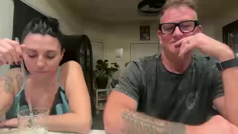 Snapshot of obsidianheartsx chatting on 10-18-25, 05:21 SimplyUs online show from 10-18-25, 05:21