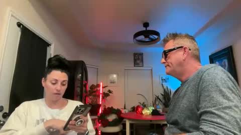 Snapshot of obsidianheartsx chatting on 11-19-25, 06:24 SimplyUs online show from 11-19-25, 06:24