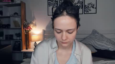 Snapshot of obsidiva chatting on 02-16-26, 09:44 Elis online show from 02-16-26, 09:44