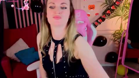 Snapshot of ocean_pleasure chatting on 10-22-25, 09:09 Lana online show from 10-22-25, 09:09