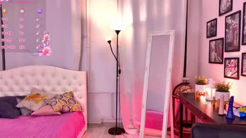 Snapshot of ocean_pleasure chatting on 11-16-25, 08:25 Lana online show from 11-16-25, 08:25