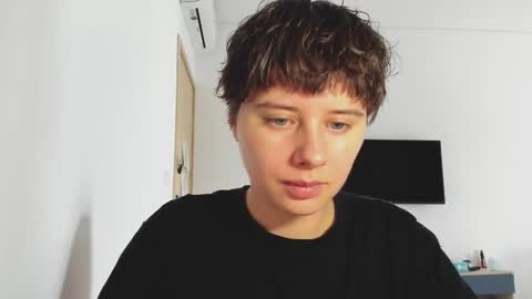 Evie online show from 12-15-25, 03:22