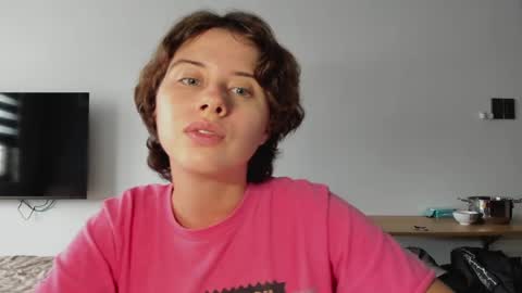 Evie online show from 04-25-26, 09:23