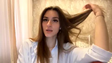 Snapshot of odelinabain chatting on 10-22-25, 10:04 Mia online show from 10-22-25, 10:04