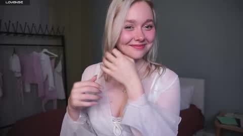 Snapshot of odelynbrower chatting on 09-18-25, 07:05 Alice online show from 09-18-25, 07:05