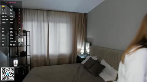 Elsa online show from 10-20-25, 05:08