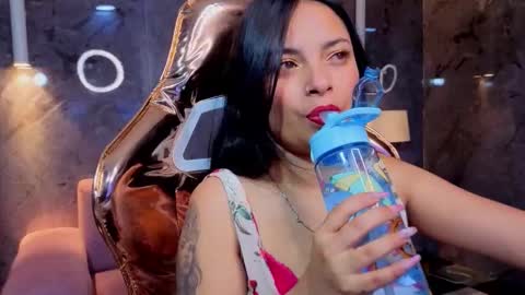 Snapshot of odette_b chatting on 11-25-25, 03:28 odette_b online show from 11-25-25, 03:28