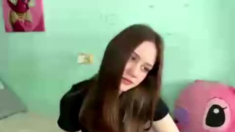 Mia online show from 03-04-26, 07:14