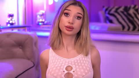 Snapshot of odettebensen chatting on 09-18-25, 04:58 Odette online show from 09-18-25, 04:58