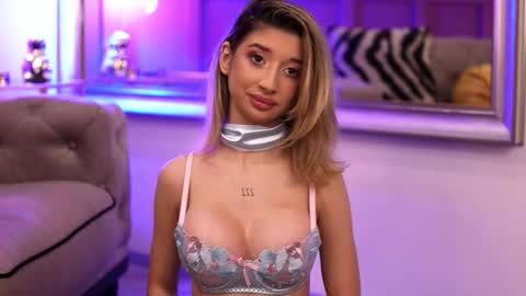 Snapshot of odettebensen chatting on 10-10-25, 05:28 Odette online show from 10-10-25, 05:28