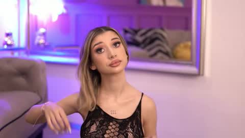 Snapshot of odettebensen chatting on 10-15-25, 05:07 Odette online show from 10-15-25, 05:07