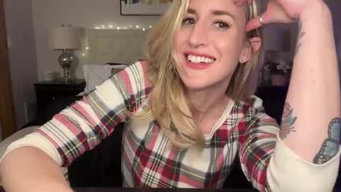 Snapshot of officiallyonlytams chatting on 12-25-24, 03:29 Tams online show from 12-25-24, 03:29