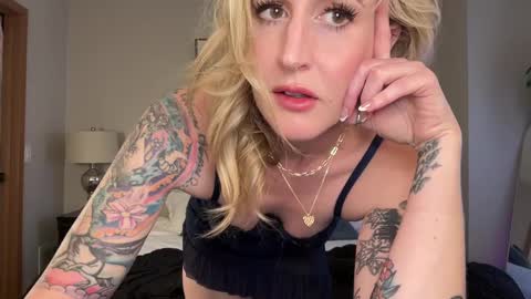 Snapshot of officiallyonlytams chatting on 01-10-25, 05:02 Tams online show from 01-10-25, 05:02