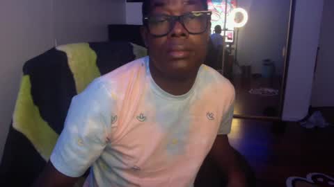 Snapshot of officialmoneyxxx chatting on 12-05-24, 05:39 Money online show from 12-05-24, 05:39