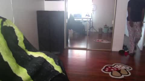 Snapshot of officialmoneyxxx chatting on 12-07-24, 06:48 Money online show from 12-07-24, 06:48