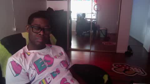 Snapshot of officialmoneyxxx chatting on 12-11-24, 03:58 Money online show from 12-11-24, 03:58