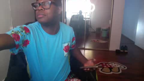 Snapshot of officialmoneyxxx chatting on 12-15-24, 10:47 Money online show from 12-15-24, 10:47