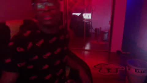 Snapshot of officialmoneyxxx chatting on 12-18-24, 06:10 Money online show from 12-18-24, 06:10