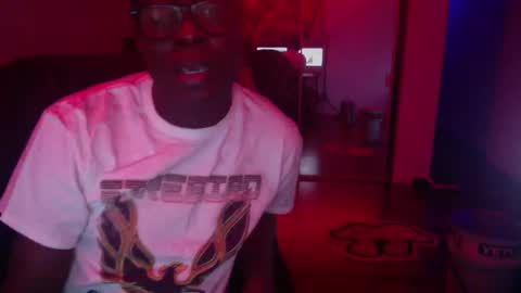 Snapshot of officialmoneyxxx chatting on 12-19-24, 03:51 Money online show from 12-19-24, 03:51