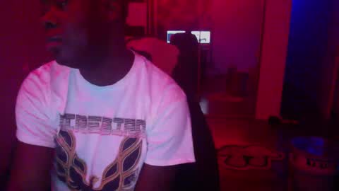 Snapshot of officialmoneyxxx chatting on 12-19-24, 02:46 Money online show from 12-19-24, 02:46