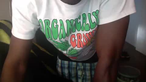 Snapshot of officialmoneyxxx chatting on 12-21-24, 04:25 Money online show from 12-21-24, 04:25