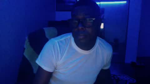 Snapshot of officialmoneyxxx chatting on 12-22-24, 12:05 Money online show from 12-22-24, 12:05