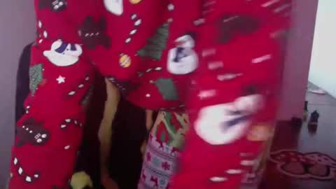 Snapshot of officialmoneyxxx chatting on 12-25-24, 05:26 Money online show from 12-25-24, 05:26