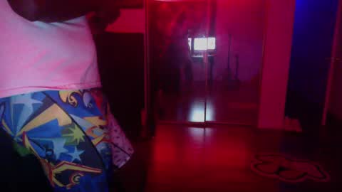 Snapshot of officialmoneyxxx chatting on 01-16-25, 04:28 Money online show from 01-16-25, 04:28