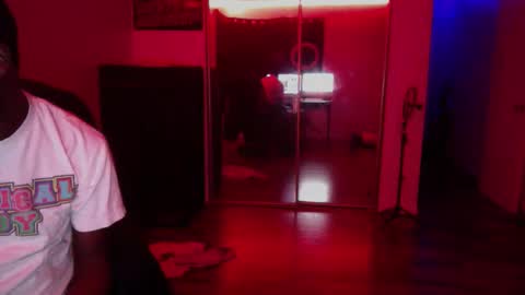 Snapshot of officialmoneyxxx chatting on 11-05-25, 12:38 Money online show from 11-05-25, 12:38