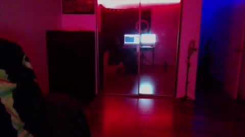 Snapshot of officialmoneyxxx chatting on 11-06-25, 09:10 Money online show from 11-06-25, 09:10