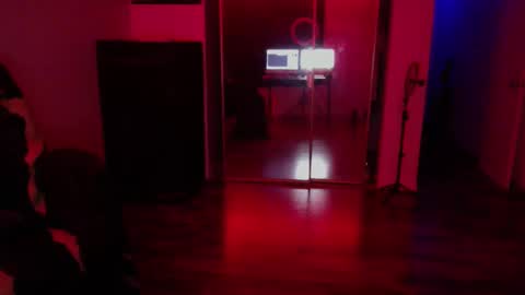 Snapshot of officialmoneyxxx chatting on 11-07-25, 09:31 Money online show from 11-07-25, 09:31