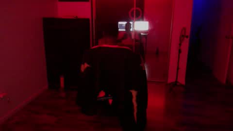 Snapshot of officialmoneyxxx chatting on 11-08-25, 09:53 Money online show from 11-08-25, 09:53