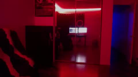 Snapshot of officialmoneyxxx chatting on 11-30-25, 02:43 Money online show from 11-30-25, 02:43