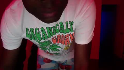 Snapshot of officialmoneyxxx chatting on 12-01-25, 01:49 Money online show from 12-01-25, 01:49