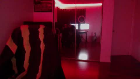 Snapshot of officialmoneyxxx chatting on 12-15-25, 08:18 Money online show from 12-15-25, 08:18