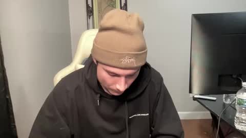 Snapshot of officialtommycash chatting on 12-02-25, 08:08 Tommy Cash online show from 12-02-25, 08:08