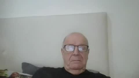 Snapshot of oggi95 chatting on 02-07-25, 02:04 oggi95 online show from 02-07-25, 02:04