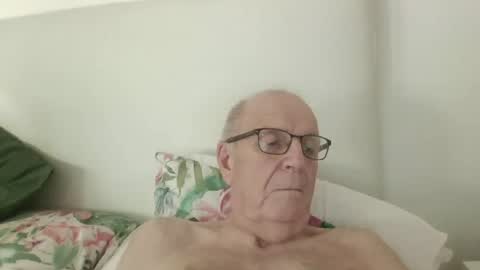 Snapshot of oggi95 chatting on 09-24-25, 02:31 oggi95 online show from 09-24-25, 02:31