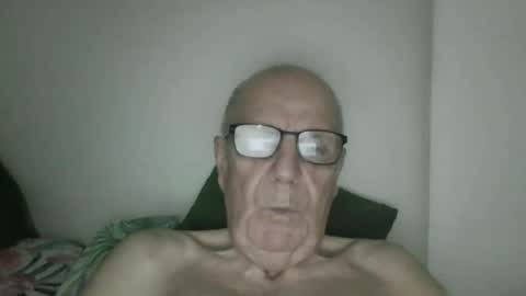 Snapshot of oggi95 chatting on 10-18-25, 09:15 oggi95 online show from 10-18-25, 09:15