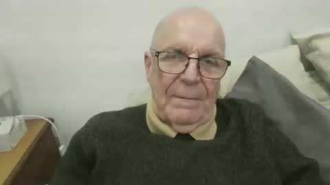 Snapshot of oggi95 chatting on 11-23-25, 08:19 oggi95 online show from 11-23-25, 08:19