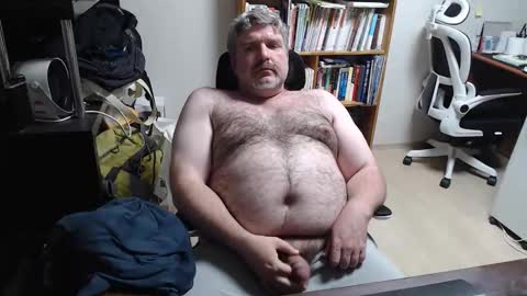 Woman message me men do not make demands and dont ask for pm only ladies. online show from 04-20-26, 02:42