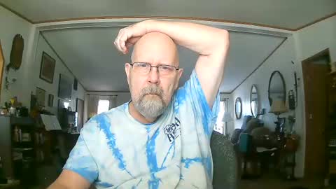 Snapshot of ogusbogus chatting on 12-04-25, 05:10 Maximus No Mo online show from 12-04-25, 05:10