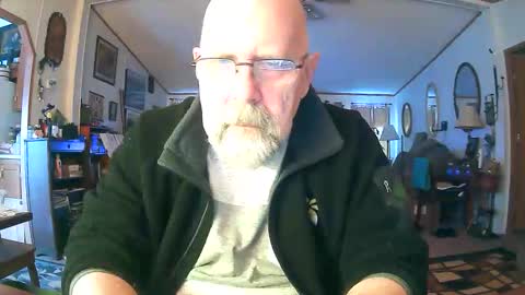 Snapshot of ogusbogus chatting on 12-14-25, 01:27 Maximus No Mo online show from 12-14-25, 01:27