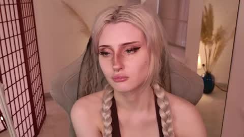 Snapshot of oh__lily chatting on 06-06-26, 02:11 Lily online show from 06-06-26, 02:11